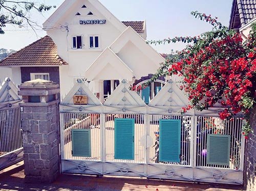 2 homestay dep nhat Da Lat voi cach bo tri nha tran mau xanh hinh anh 5