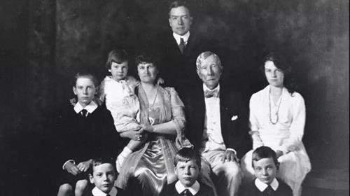 Bi quyet gia toc Rockefeller giau co suot 7 doi