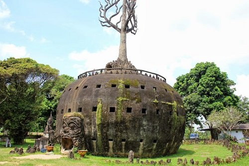 Ghe tham vuon tuong Phat tai Lao Wat Xiengkuane hinh anh