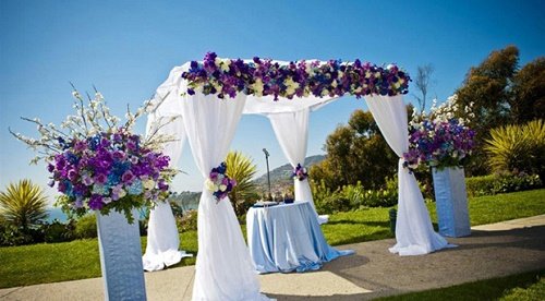 Goi y trang tri dam cuoi bang hoa tuoi cho ngay vui hanh phuc hinh anh goc 4