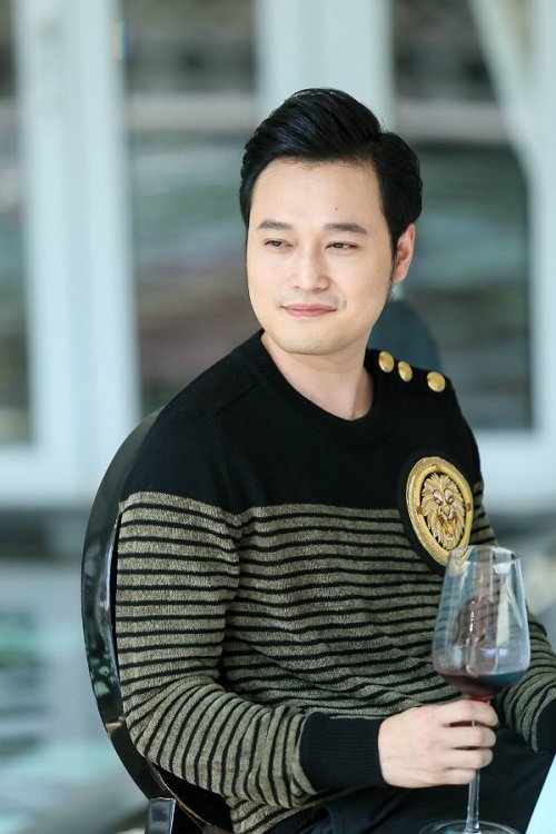 Hoang tu son ca Quang Vinh bat ngo tro lai showbiz hinh anh 2