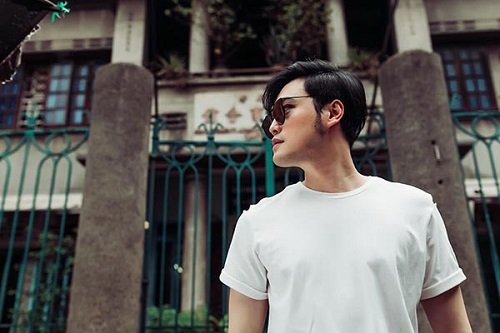 Hoang tu son ca Quang Vinh bat ngo tro lai showbiz hinh anh 2