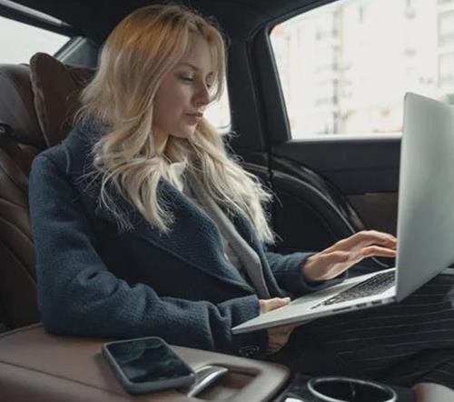 Mẫu phụ nữ quyền lực