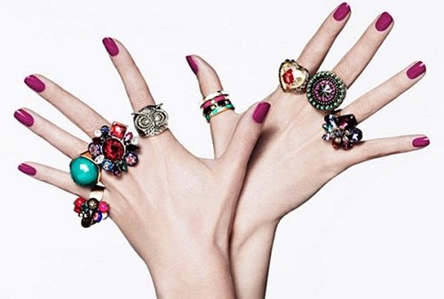 Moi quan he giua cach deo nhan va tinh duyen hinh anh