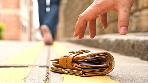 Nhat duoc tien cua roi