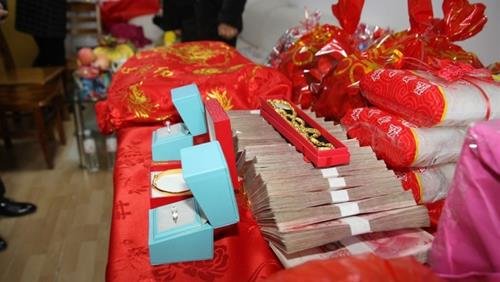 sinh le cuoi o Trung Quoc dat do