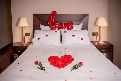 trang tri giuong cuoi dung phong thuy