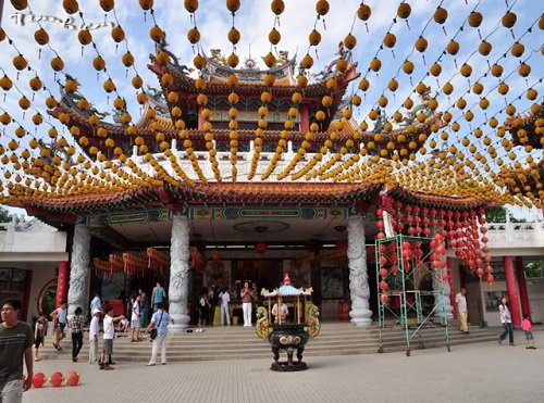 Van canh ngoi chua van hoa Trung Hoa lon nhat Malaysia hinh anh