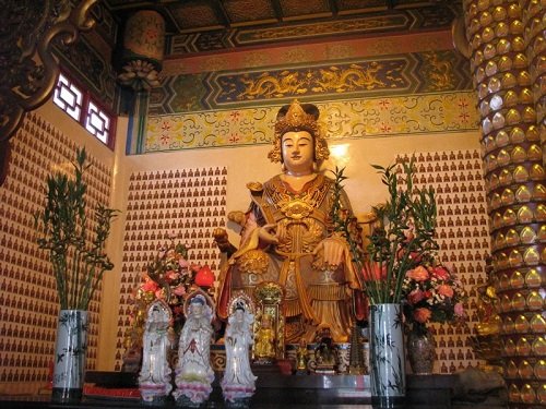 Van canh ngoi chua van hoa Trung Hoa lon nhat Malaysia hinh anh