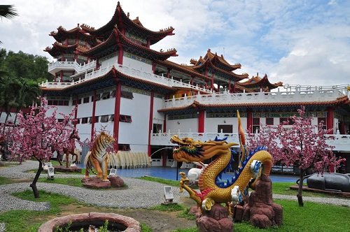 Van canh ngoi chua van hoa Trung Hoa lon nhat Malaysia hinh anh