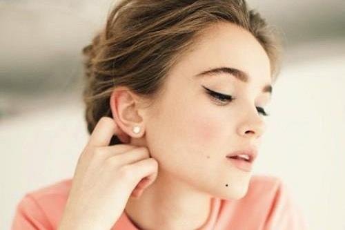 nốt ruồi ở cằm not ruoi o cam