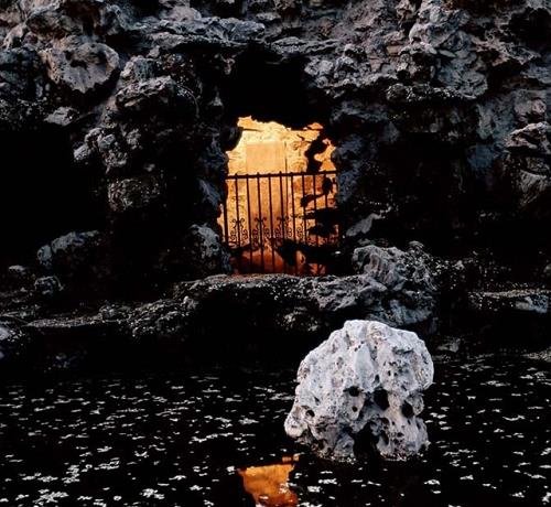 Bia chu Phuc trong phu Hoa Than