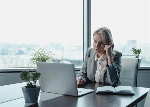 Chom sao nu co su nghiep nhu y thang 4