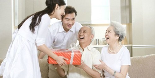 Con khong hieu thuan voi cha me vi 7 loi phong thuy hinh anh