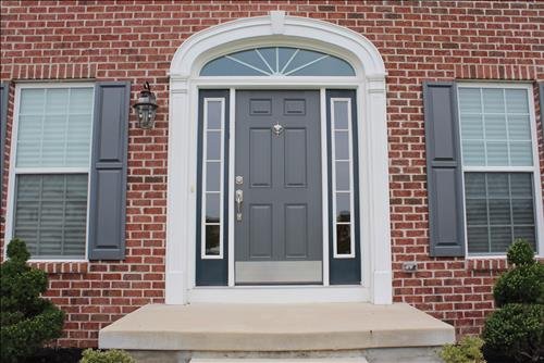 De cua chinh ngoi nha bua bon