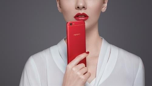 Dien thoai mau do cho Su Tu