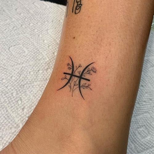 Hình xăm biểu tượng Song Ngư xinh xắn Hinh xam bieu tuong Song Ngu xinh xan