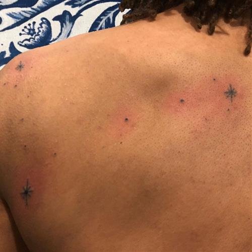 Hình xăm chòm sao Song Ngư tối giản Hinh xam chom sao Song Ngu toi gian