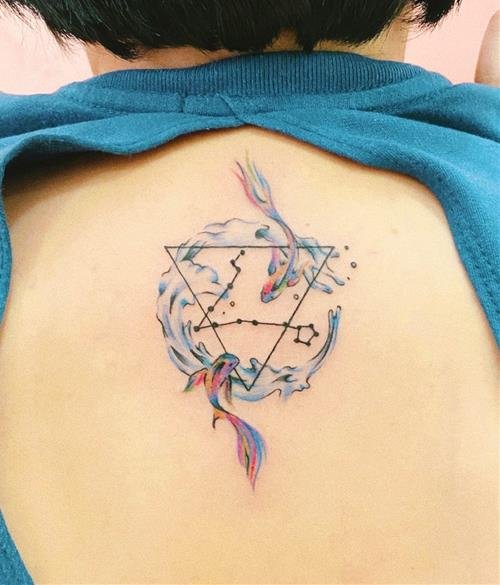 Hình xăm màu nước và chòm sao Song Ngư Hinh xam mau nuoc va chom sao Song Ngu