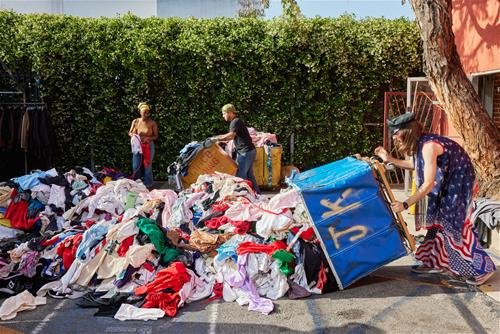 nhung thu khong nen nhat ngoai duong