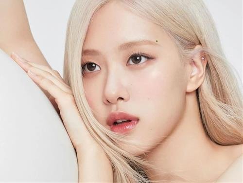 Nốt ruồi ở đuôi lông mày 1 Not ruoi o duoi long may 1