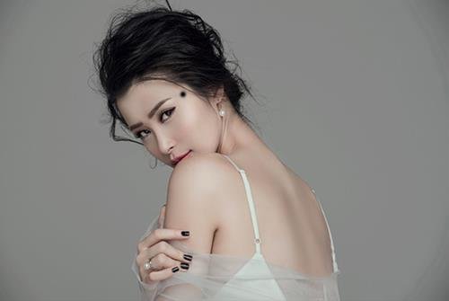 Nốt ruồi ở thái dương Not ruoi o thai duong