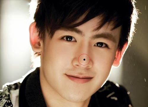 Nốt ruồi trăng hoa tố cáo kiểu đàn ông không nên yêu hình ảnh 2 Not ruoi trang hoa to cao kieu dan ong khong nen yeu hinh anh 2