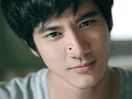 Nốt ruồi trăng hoa tố cáo kiểu đàn ông không nên yêu hình ảnh 3 Not ruoi trang hoa to cao kieu dan ong khong nen yeu hinh anh 3