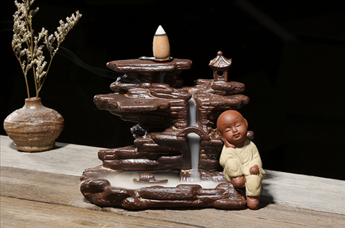 Thac khoi chu tieu ben suoi cho menh Thuy