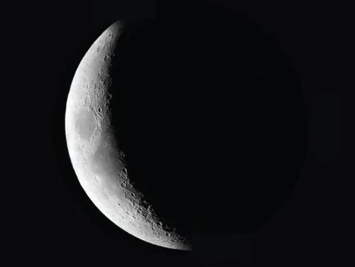 Trăng lưỡi liềm già cuối tháng Trang luoi liem gia cuoi thang