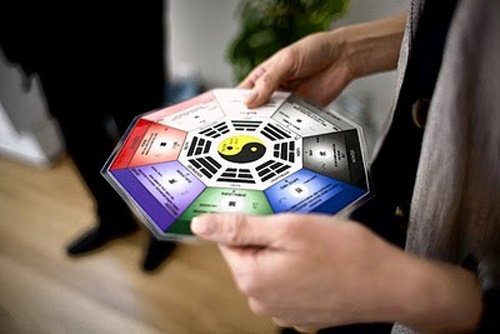 Treo gương bát quái sai cách rước họa vào nhà hình ảnh Treo guong bat quai sai cach ruoc hoa vao nha hinh anh