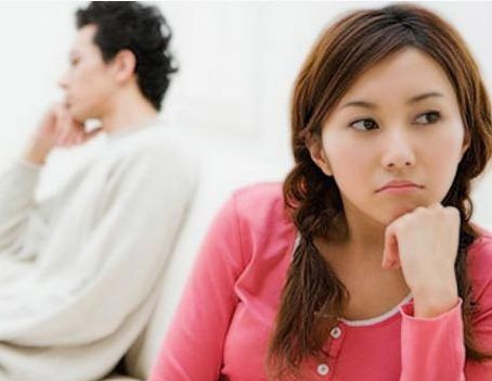 Tuong mat phu nu khac che su nghiep cua chong hinh anh