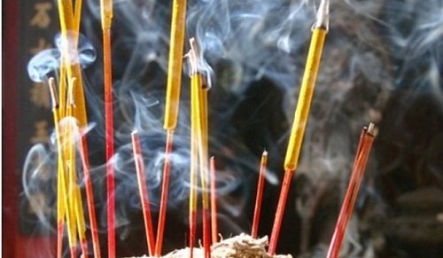 Vat pham phong thuy xua duoi ta khi trong thang co hon hinh anh