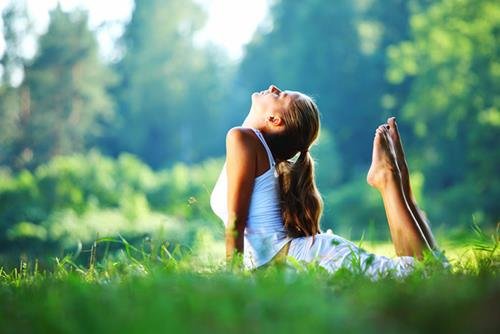 Việc nên làm dịp tết Đoan Ngọ là gì? - Tắm nắng