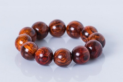 Vòng gỗ trừ tà Vong go tru ta