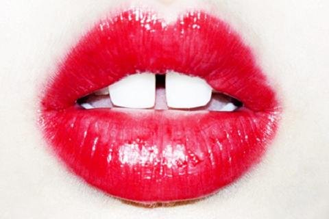 Xem tướng Đoán tài vận của người có răng cửa thưa hình ảnh Xem tuong Doan tai van cua nguoi co rang cua thua hinh anh